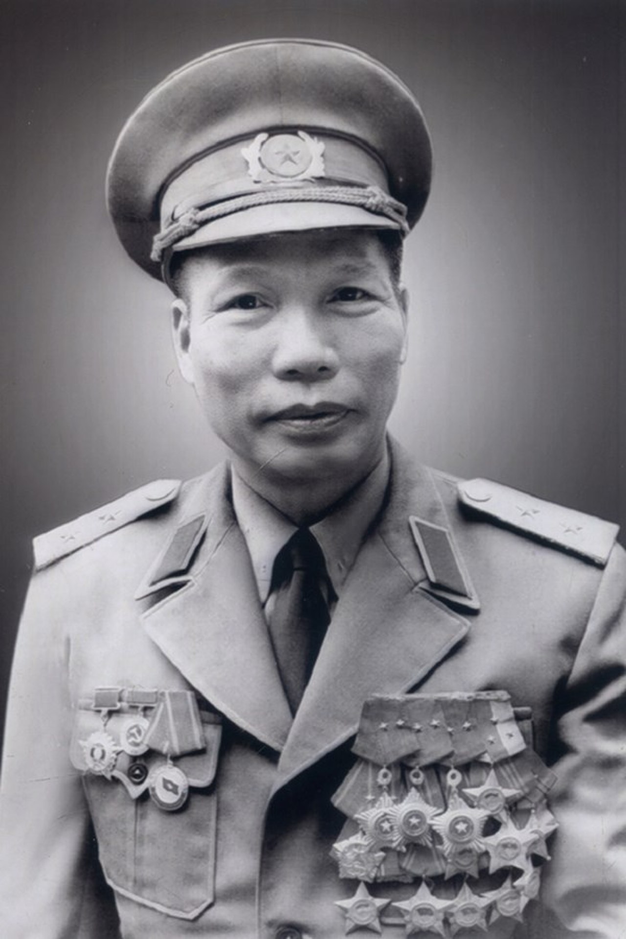 Trung tuong Phan Hoan.jpg