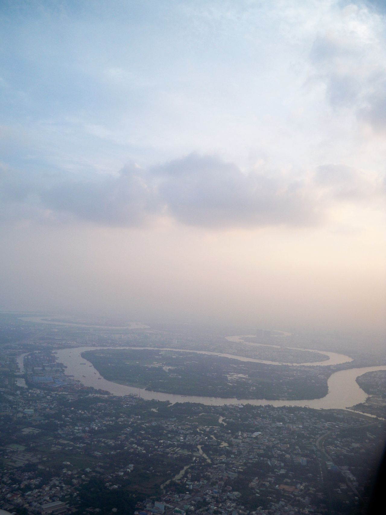 Sông Sài Gòn nhìn từ cao.jpg